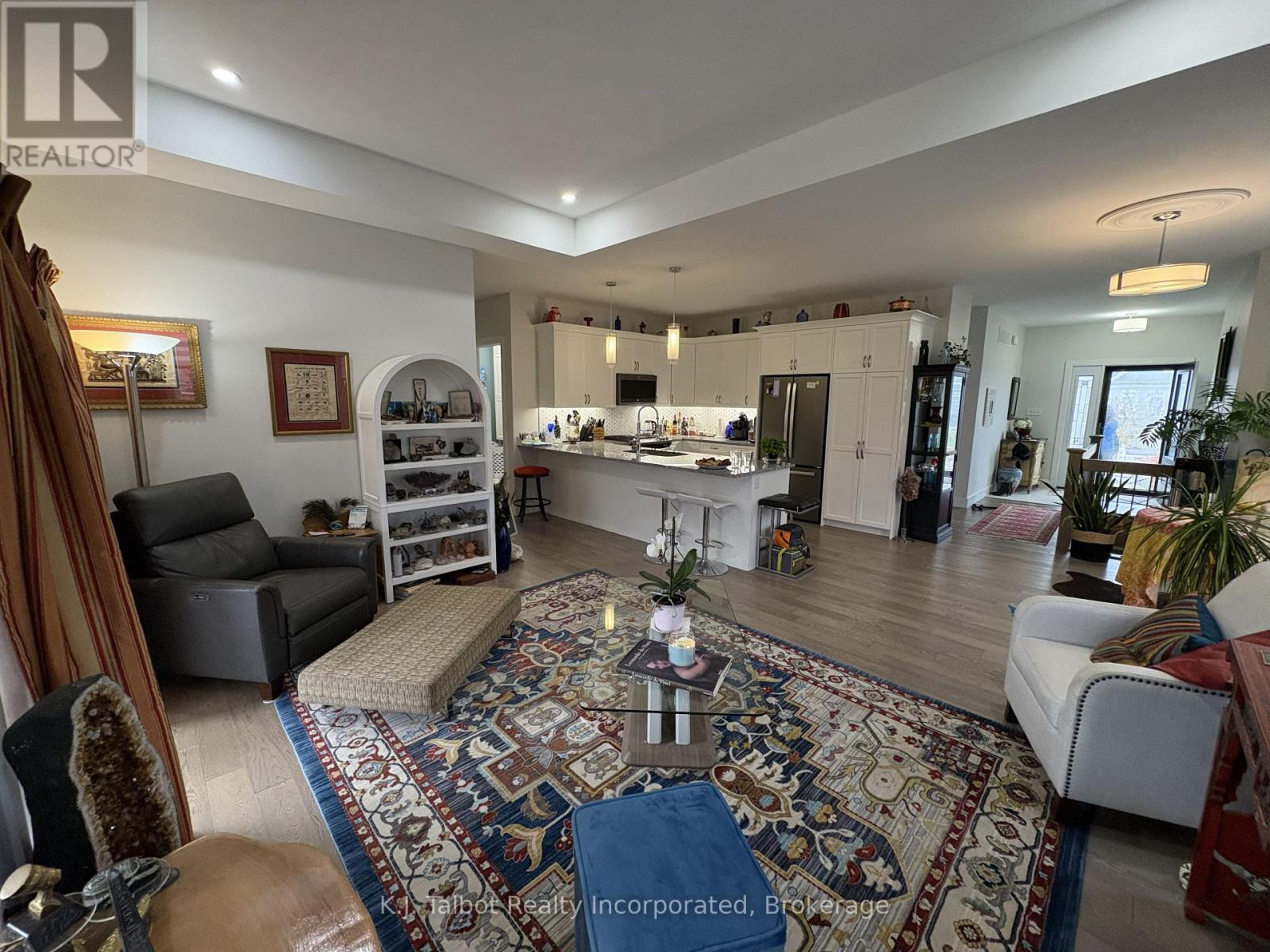 18 Tattersall Lane, Lambton Shores, Ontario N0M 1T0 - Photo 16 - X12546666