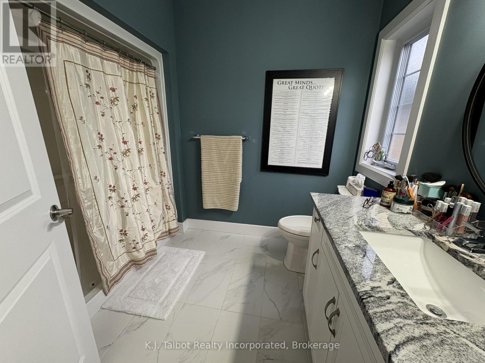 18 Tattersall Lane, Lambton Shores, Ontario N0M 1T0 - Photo 21 - X12546666