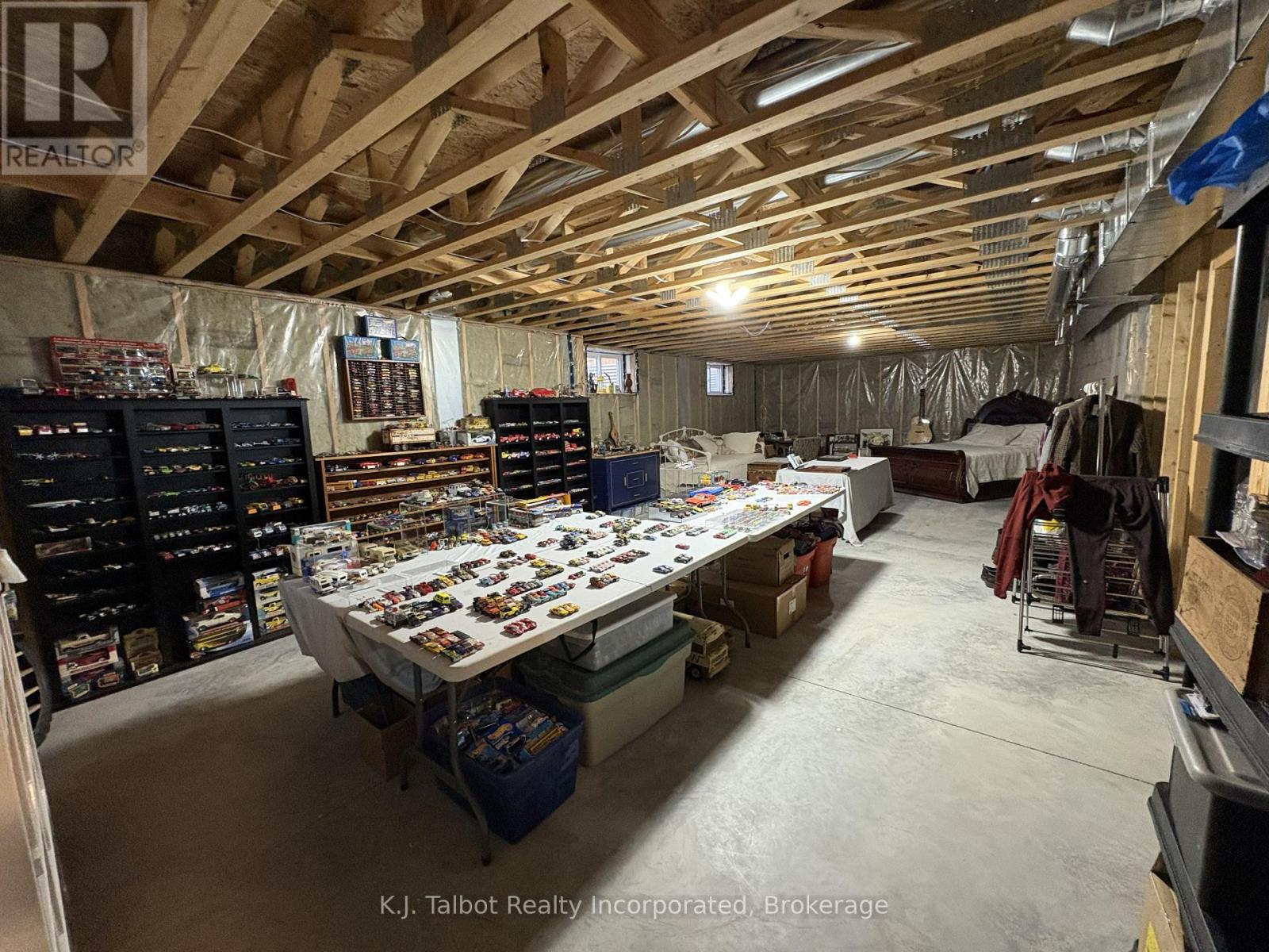 18 Tattersall Lane, Lambton Shores, Ontario N0M 1T0 - Photo 26 - X12546666