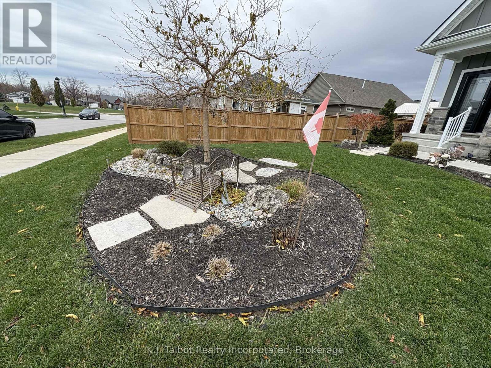 18 Tattersall Lane, Lambton Shores, Ontario N0M 1T0 - Photo 3 - X12546666