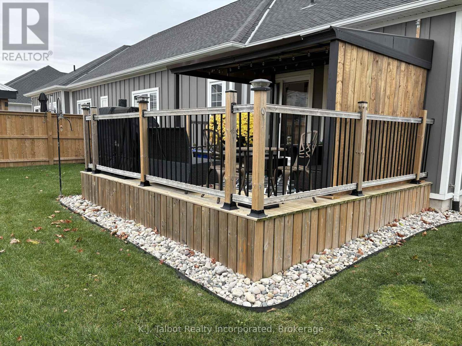 18 Tattersall Lane, Lambton Shores, Ontario N0M 1T0 - Photo 31 - X12546666