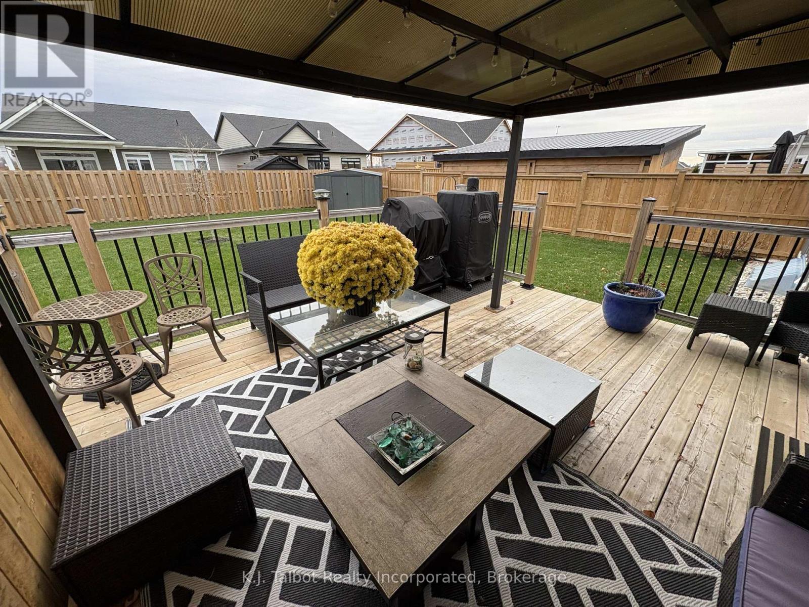 18 Tattersall Lane, Lambton Shores, Ontario N0M 1T0 - Photo 34 - X12546666