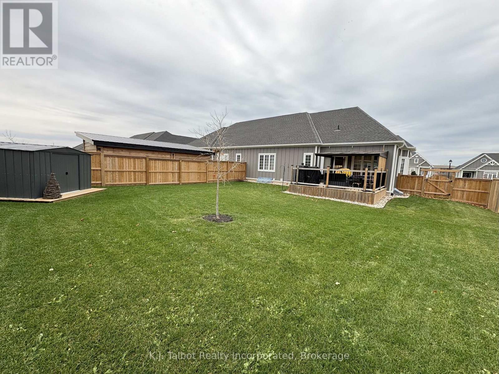 18 Tattersall Lane, Lambton Shores, Ontario N0M 1T0 - Photo 37 - X12546666