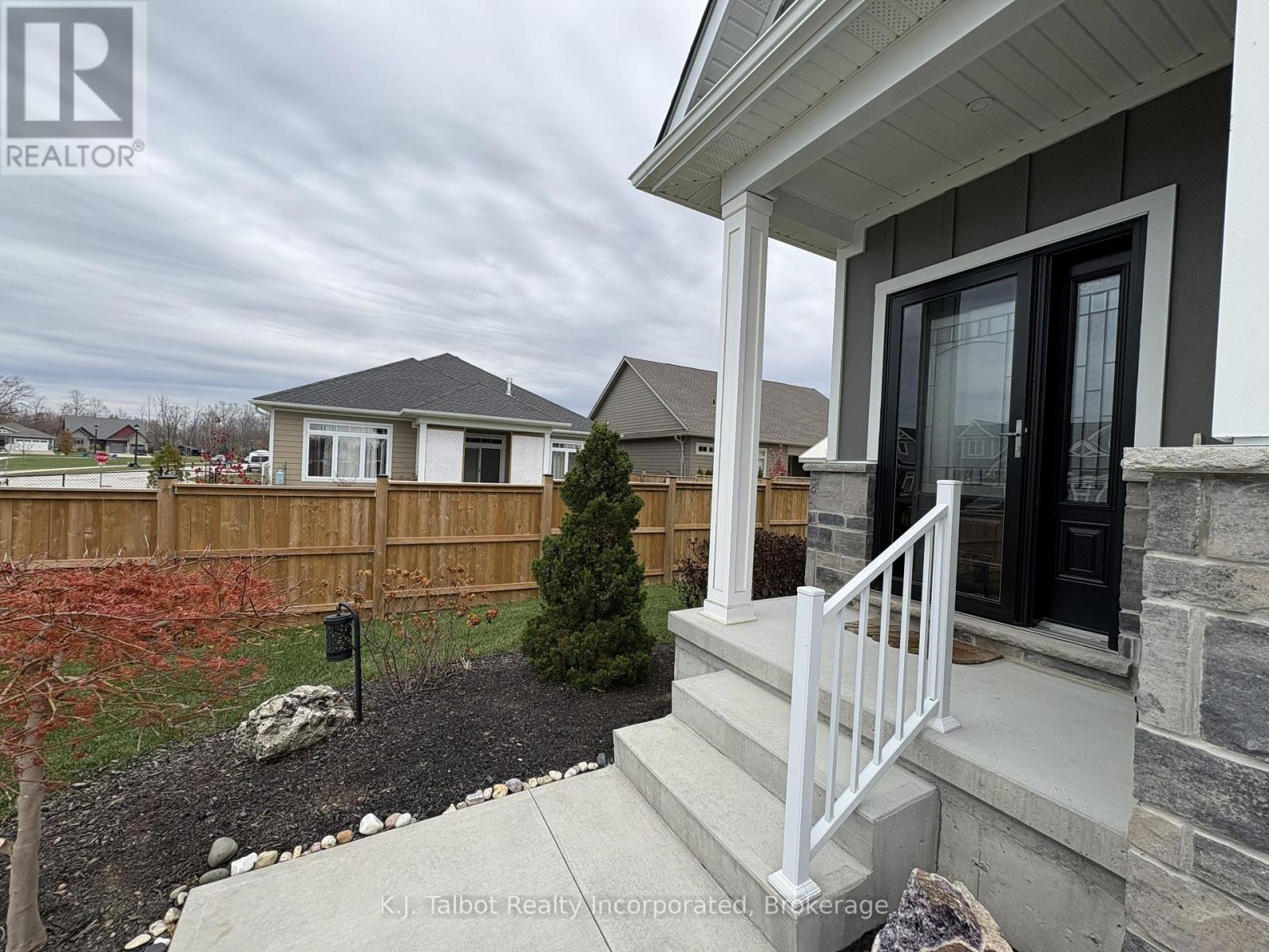 18 Tattersall Lane, Lambton Shores, Ontario N0M 1T0 - Photo 4 - X12546666