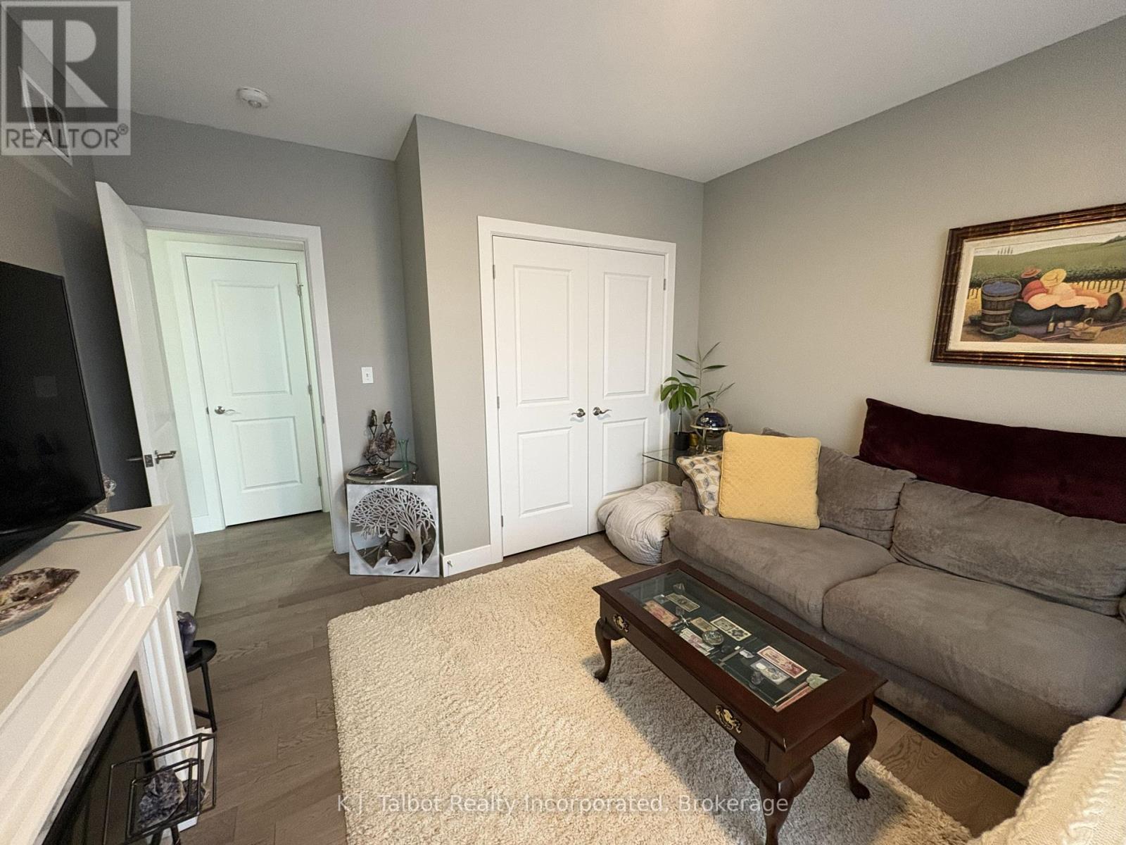 18 Tattersall Lane, Lambton Shores, Ontario N0M 1T0 - Photo 7 - X12546666