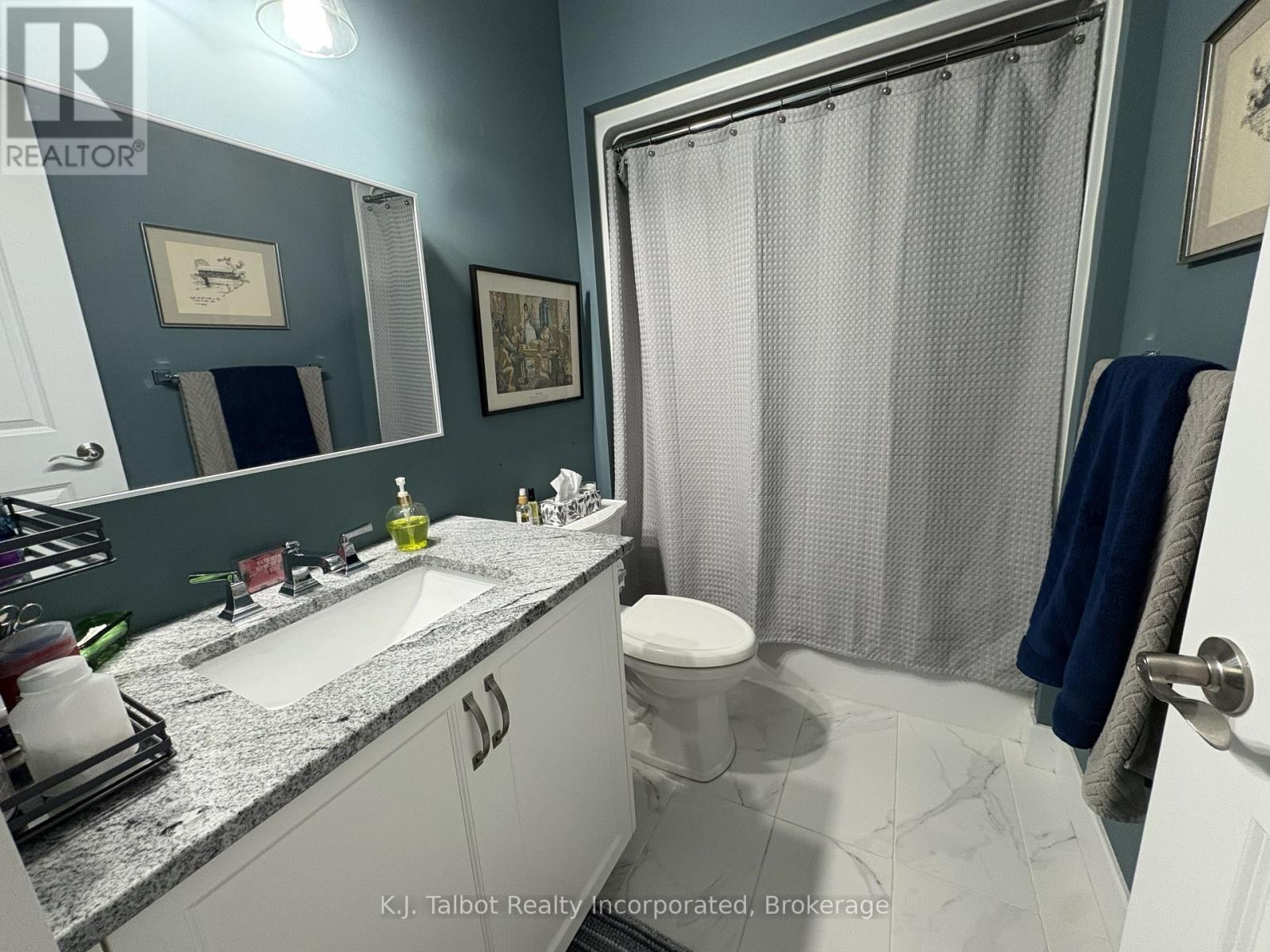 18 Tattersall Lane, Lambton Shores, Ontario N0M 1T0 - Photo 8 - X12546666