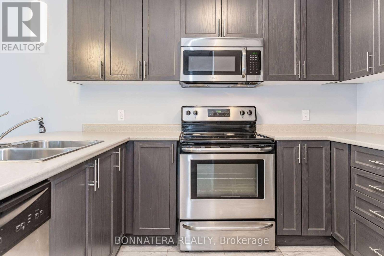 7 Lakefront Drive, Hamilton, Ontario  L6E 0J3 - Photo 10 - X12546486