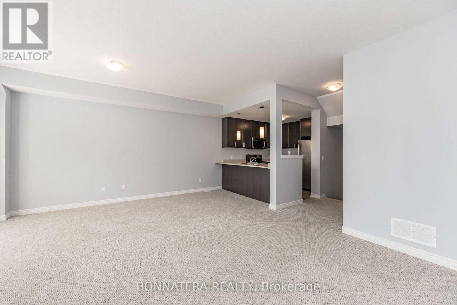 7 Lakefront Drive, Hamilton, Ontario  L6E 0J3 - Photo 6 - X12546486