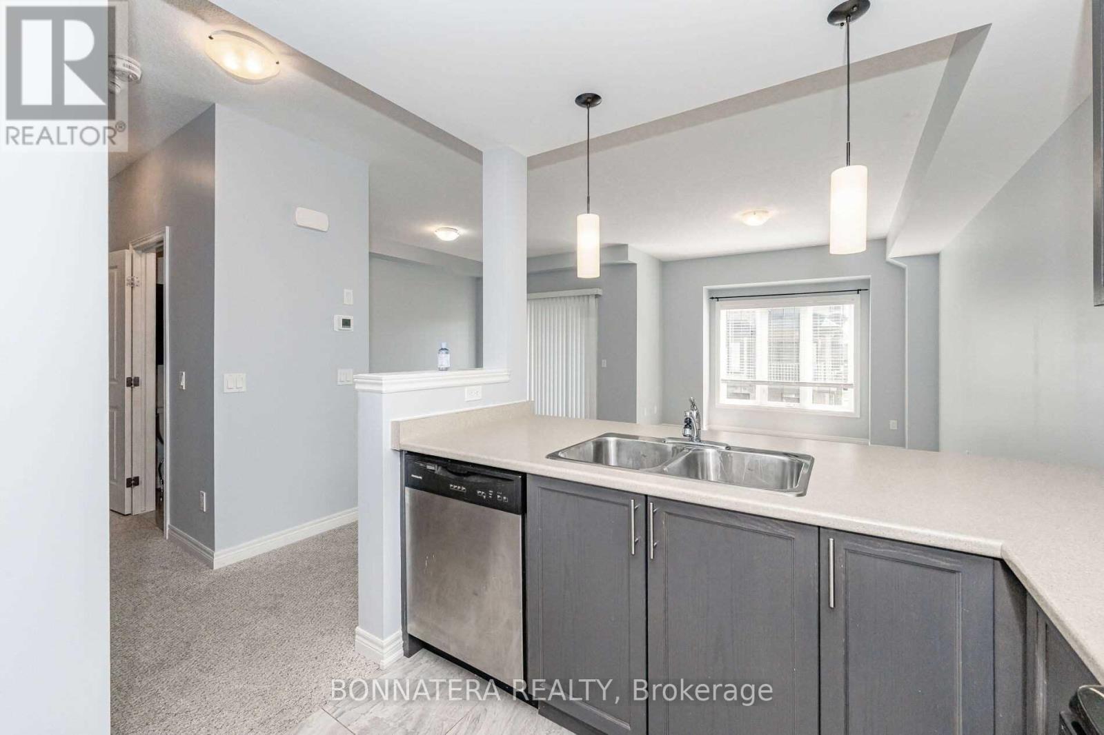 7 Lakefront Drive, Hamilton, Ontario  L6E 0J3 - Photo 8 - X12546486