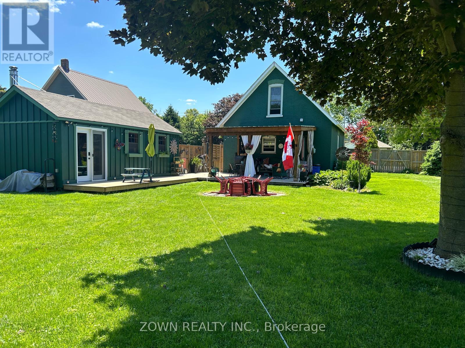 68 Victoria Street, Chatham-Kent, Ontario  N0P 2K0 - Photo 2 - X12546488