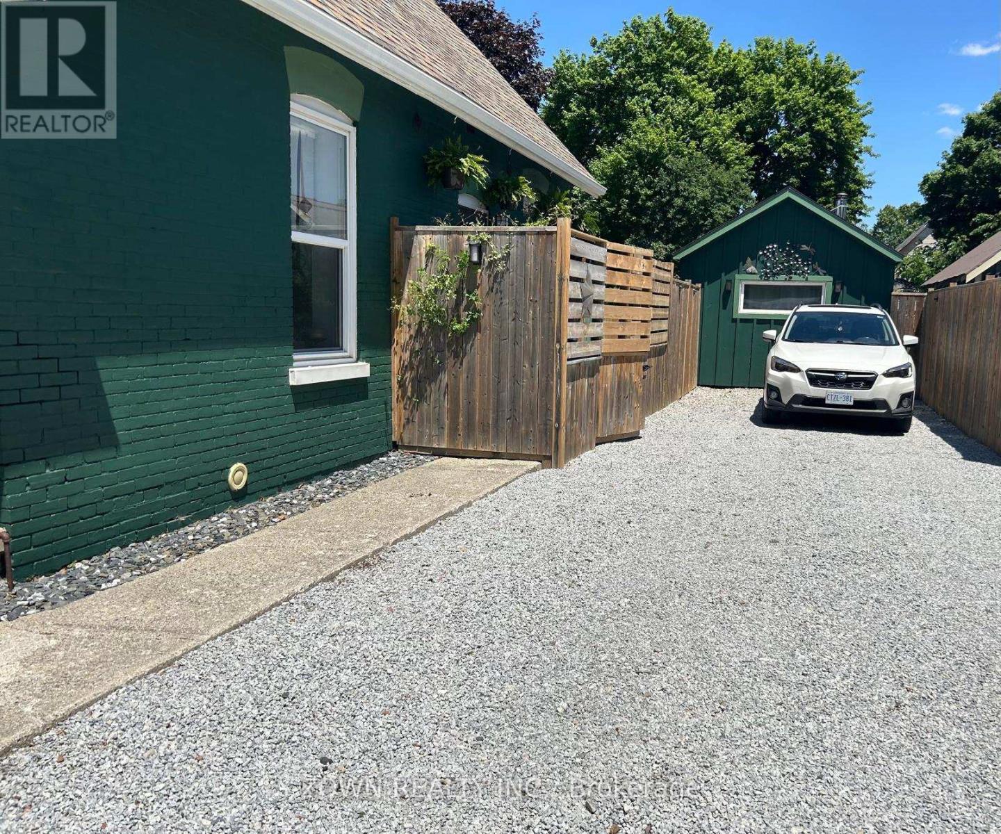 68 Victoria Street, Chatham-Kent, Ontario  N0P 2K0 - Photo 3 - X12546488