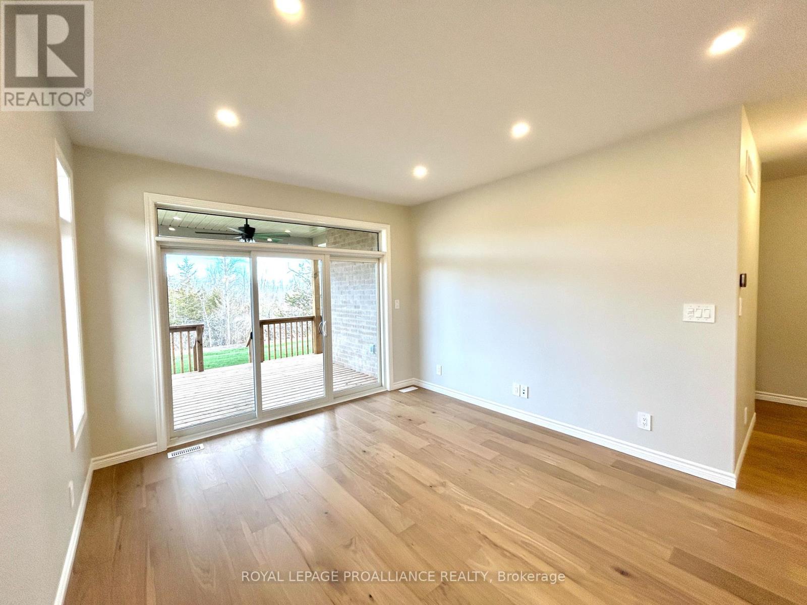 132 Stonecrest Boulevard, Quinte West, Ontario K8R 0B4 - Photo 10 - X12542812