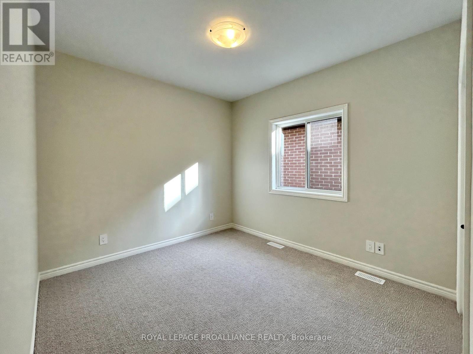 132 Stonecrest Boulevard, Quinte West, Ontario K8R 0B4 - Photo 13 - X12542812