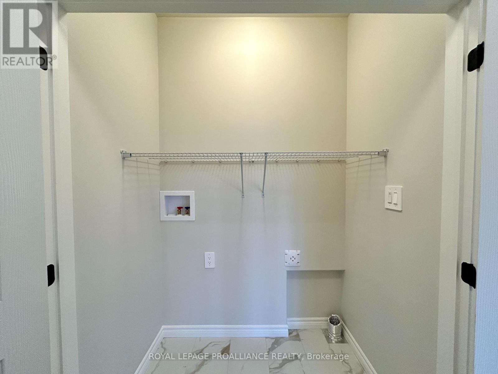 132 Stonecrest Boulevard, Quinte West, Ontario K8R 0B4 - Photo 14 - X12542812