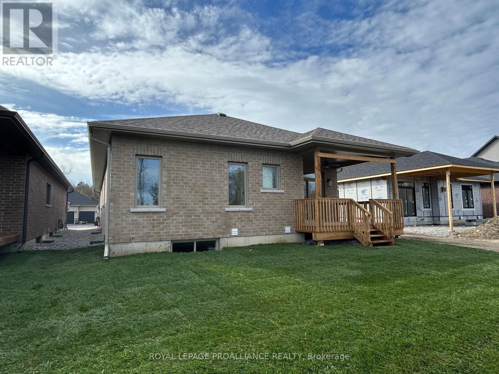 132 Stonecrest Boulevard, Quinte West, Ontario K8R 0B4 - Photo 15 - X12542812