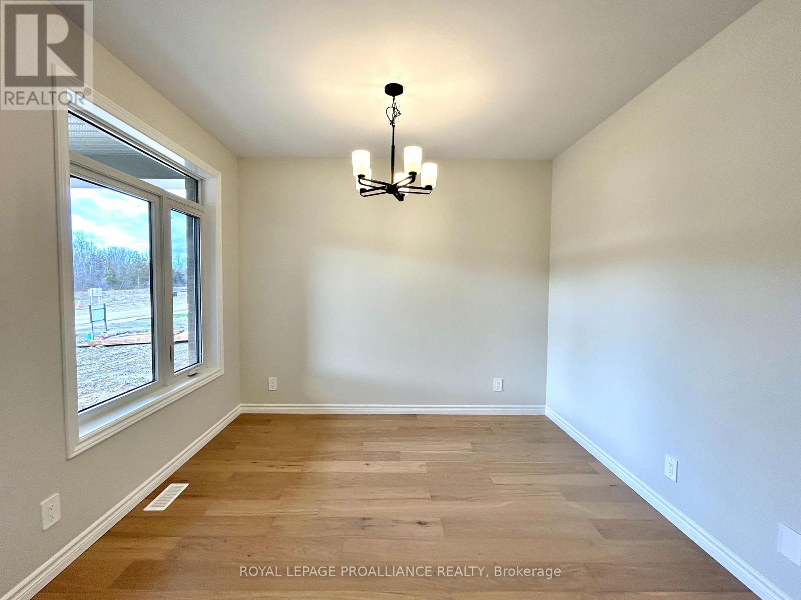 132 Stonecrest Boulevard, Quinte West, Ontario K8R 0B4 - Photo 3 - X12542812