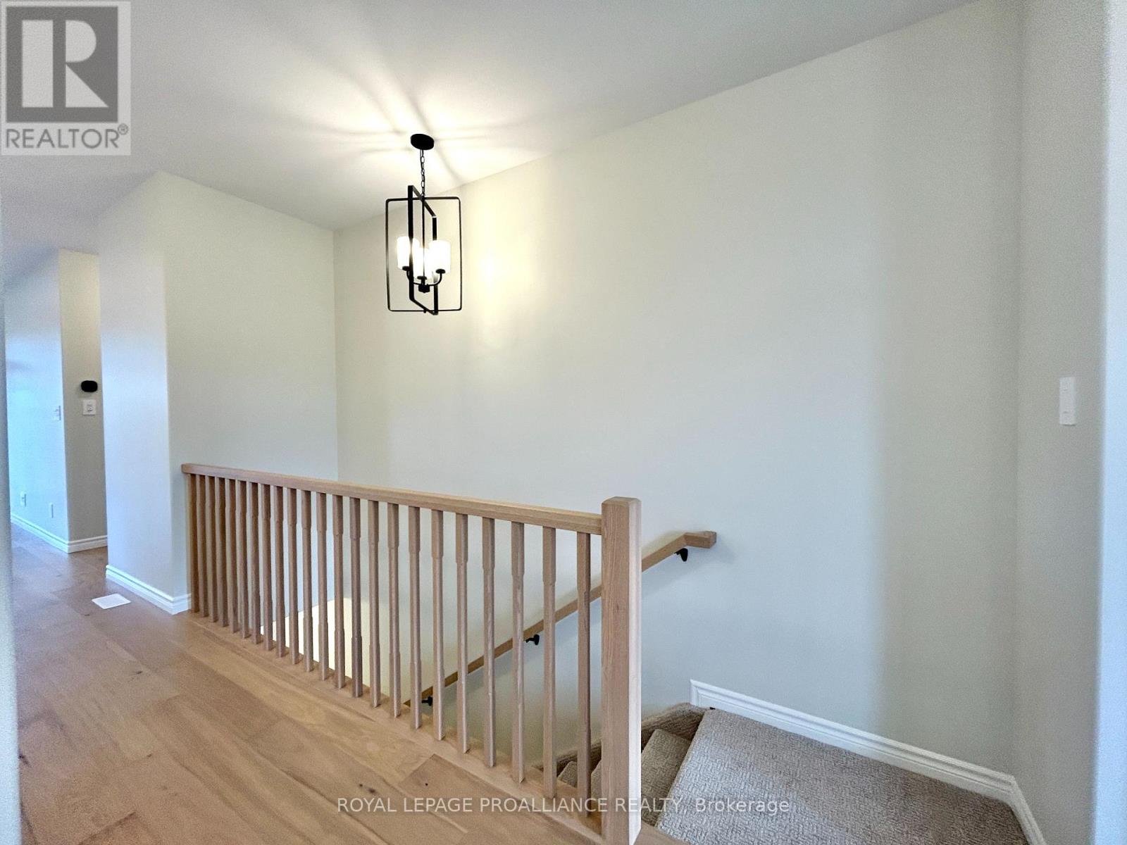 132 Stonecrest Boulevard, Quinte West, Ontario K8R 0B4 - Photo 4 - X12542812