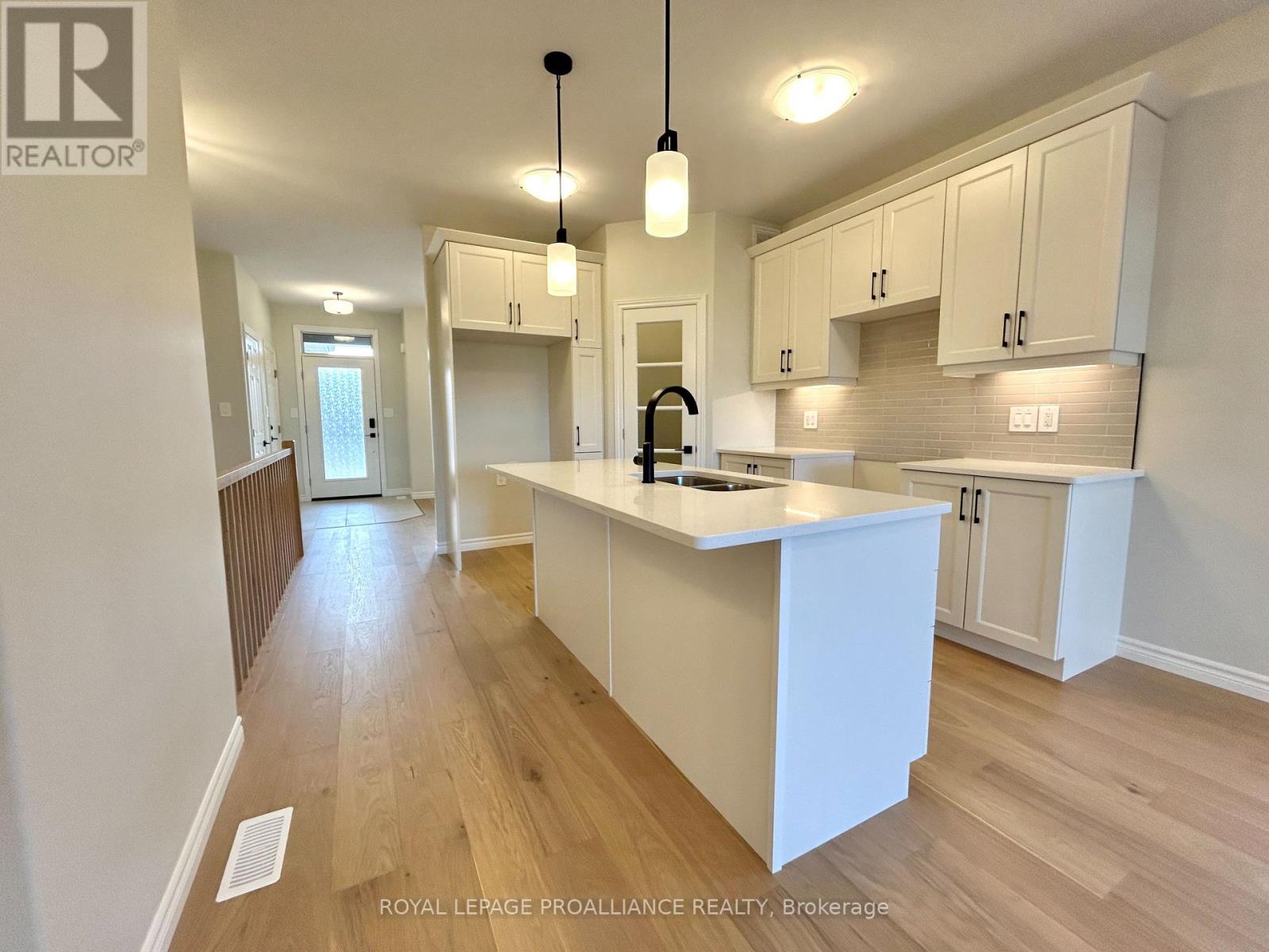 132 Stonecrest Boulevard, Quinte West, Ontario K8R 0B4 - Photo 6 - X12542812