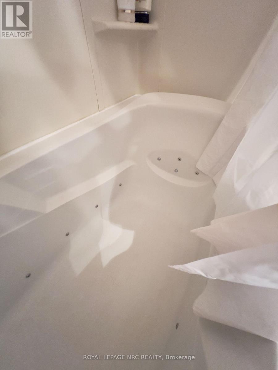 2 Pioneer Village Crescent, Thorold, Ontario  L2V 4J8 - Photo 13 - X12538736