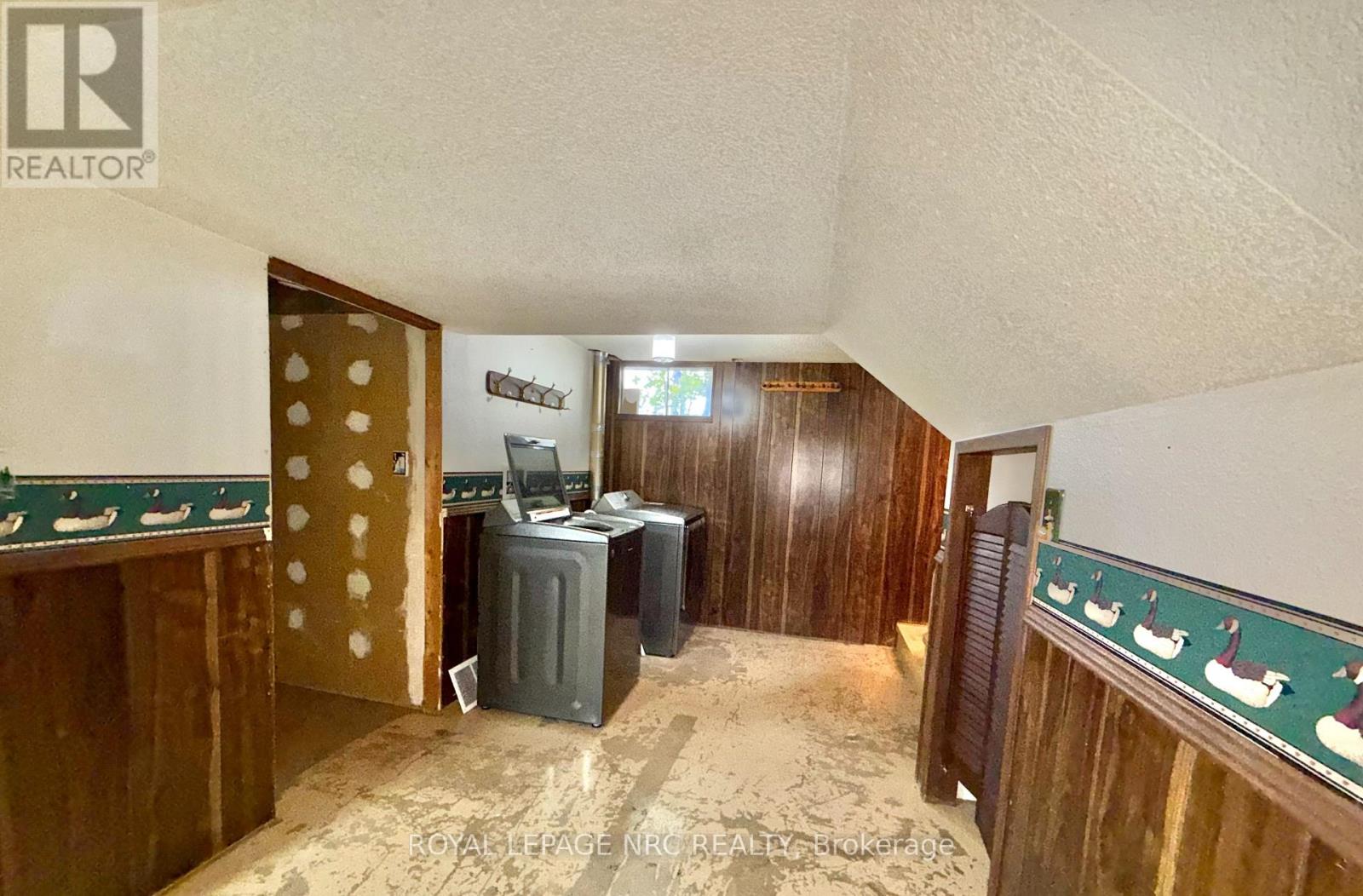 2 Pioneer Village Crescent, Thorold, Ontario  L2V 4J8 - Photo 21 - X12538736