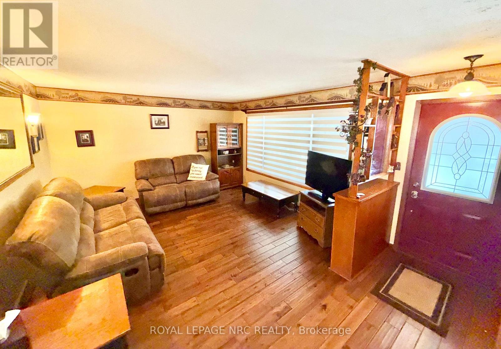 2 Pioneer Village Crescent, Thorold, Ontario  L2V 4J8 - Photo 3 - X12538736