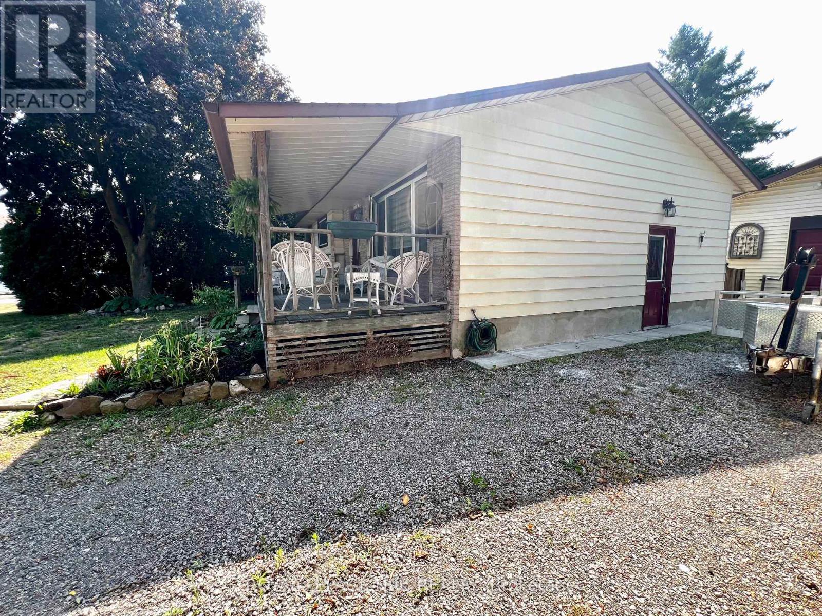 2 Pioneer Village Crescent, Thorold, Ontario  L2V 4J8 - Photo 28 - X12538736