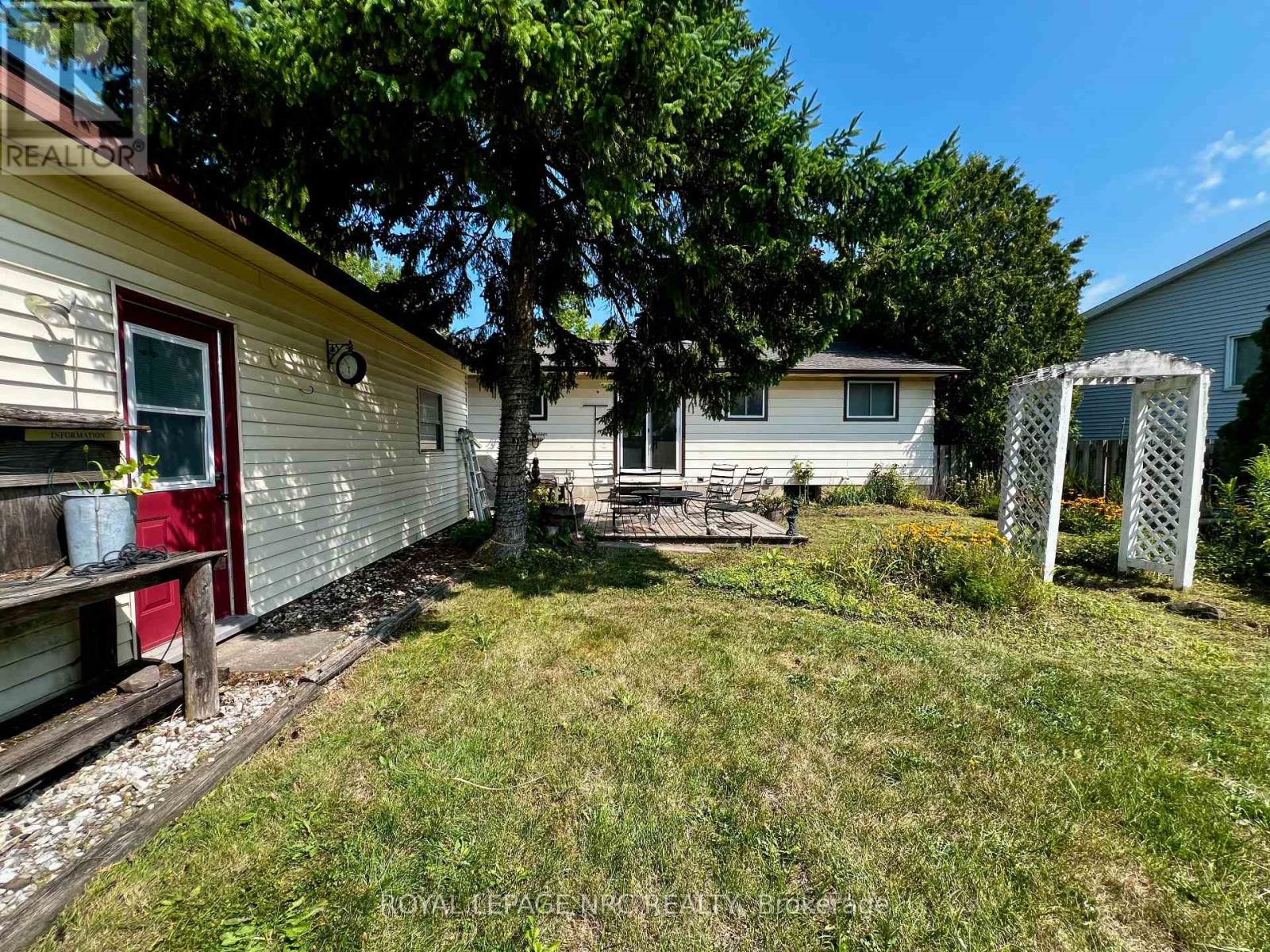 2 Pioneer Village Crescent, Thorold, Ontario  L2V 4J8 - Photo 31 - X12538736