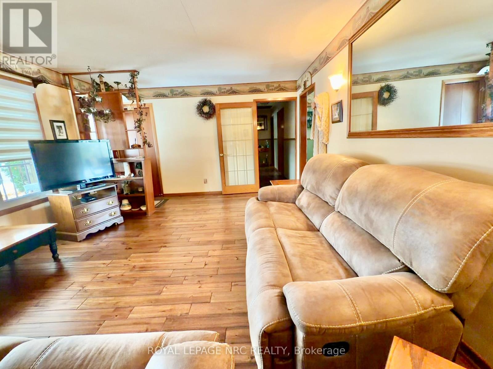 2 Pioneer Village Crescent, Thorold, Ontario  L2V 4J8 - Photo 5 - X12538736