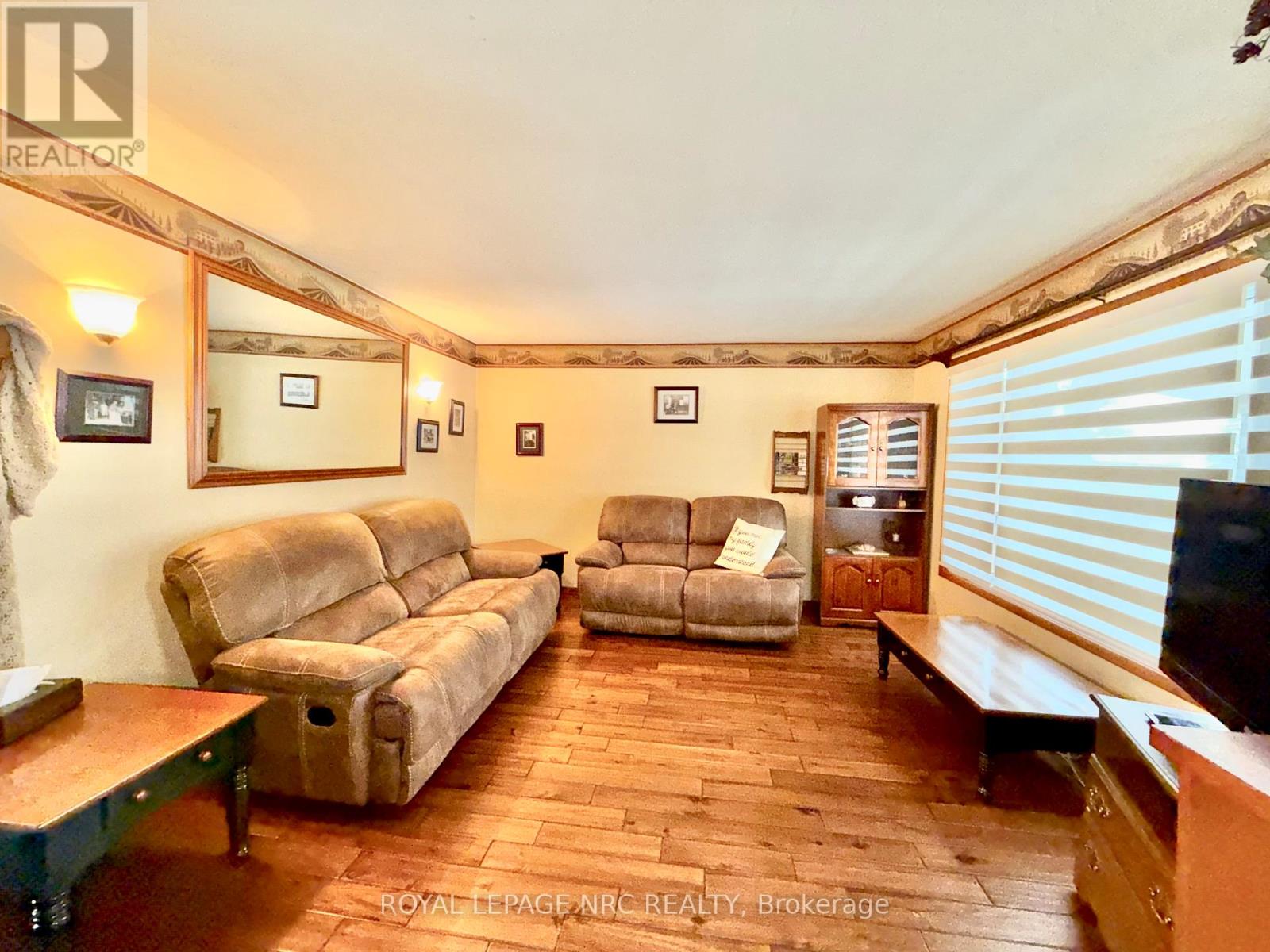 2 Pioneer Village Crescent, Thorold, Ontario  L2V 4J8 - Photo 6 - X12538736