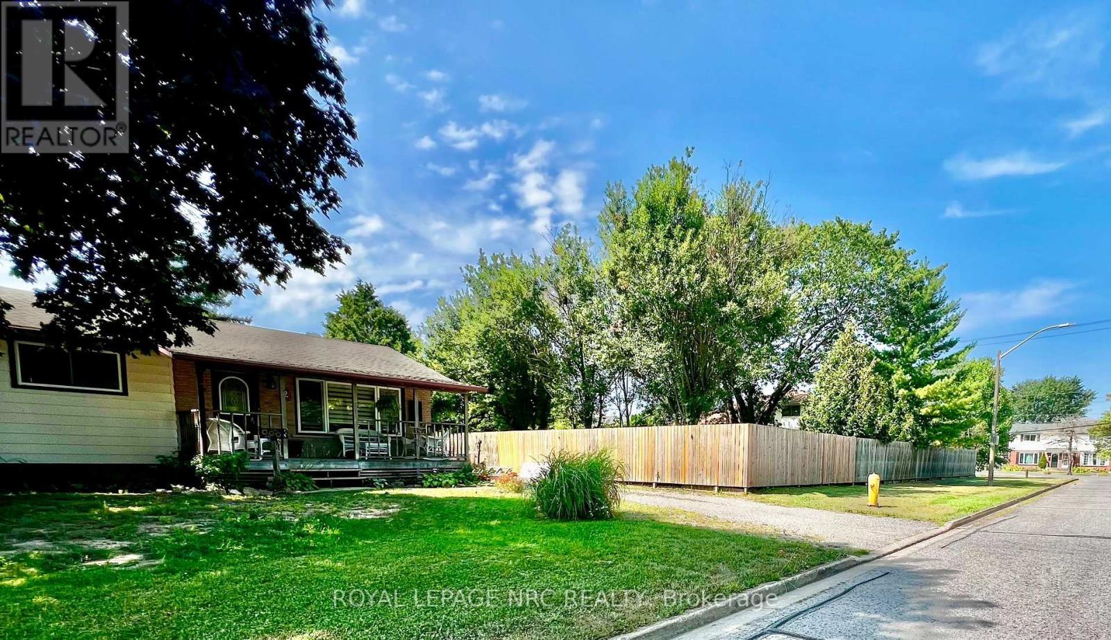 2 Pioneer Village Crescent, Thorold, Ontario  L2V 4J8 - Photo 39 - X12538736