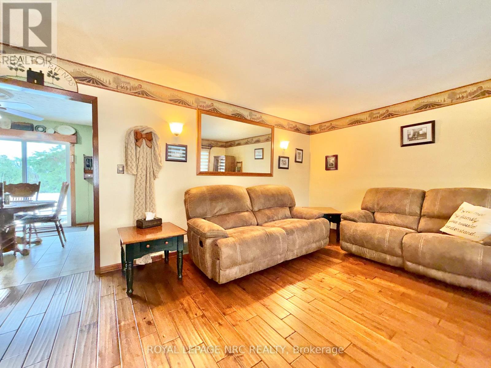 2 Pioneer Village Crescent, Thorold, Ontario  L2V 4J8 - Photo 7 - X12538736