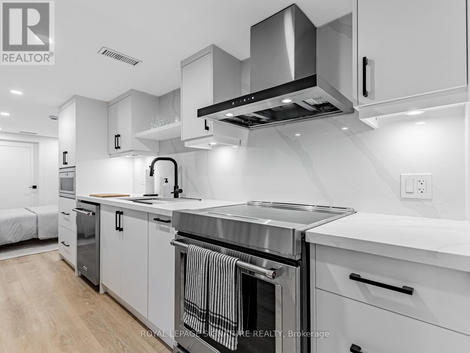 480 Vaughan Road, Toronto, Ontario  M6C 2P7 - Photo 29 - C12546636