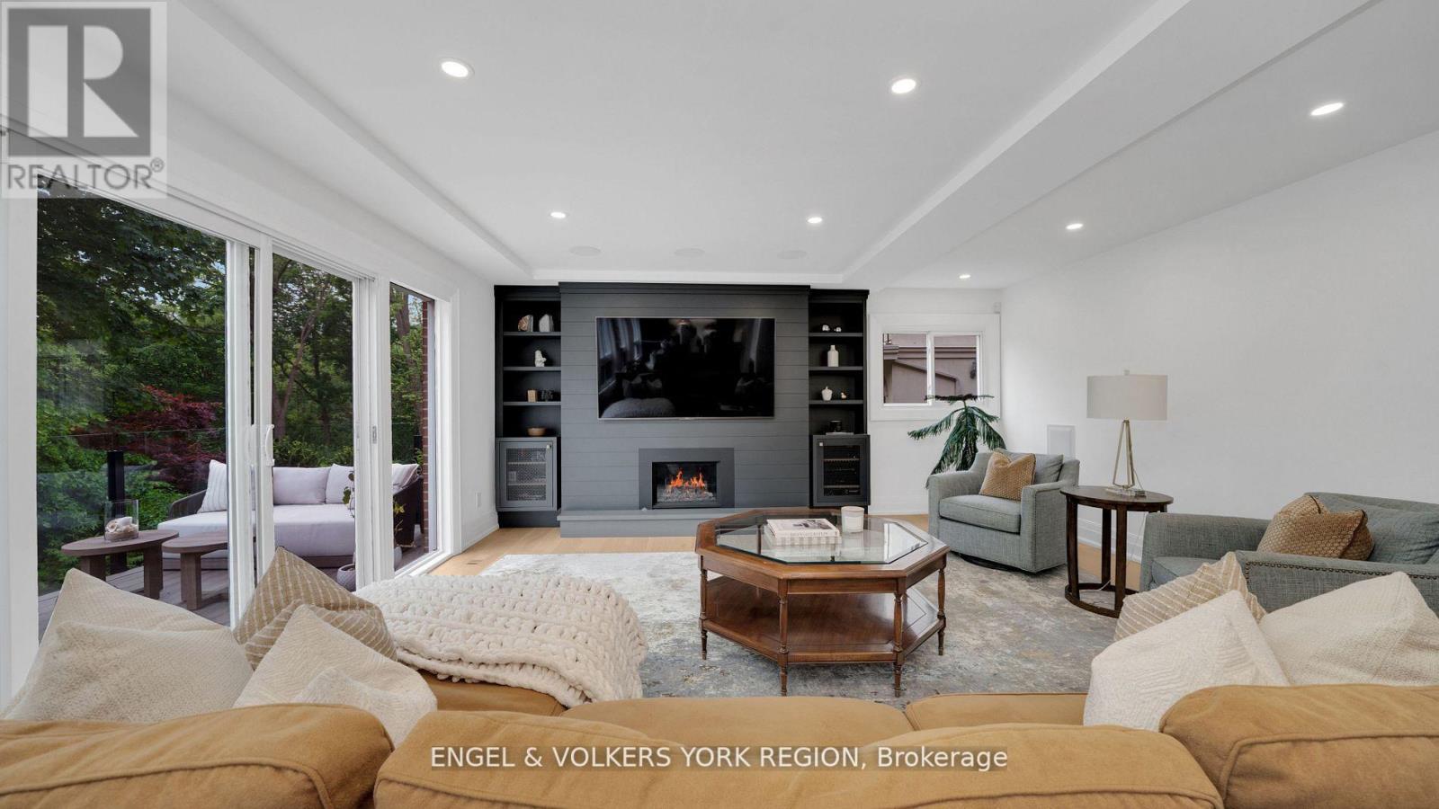 15 Silvergrove Road, Toronto, Ontario  M5L 2N5 - Photo 13 - C12546776