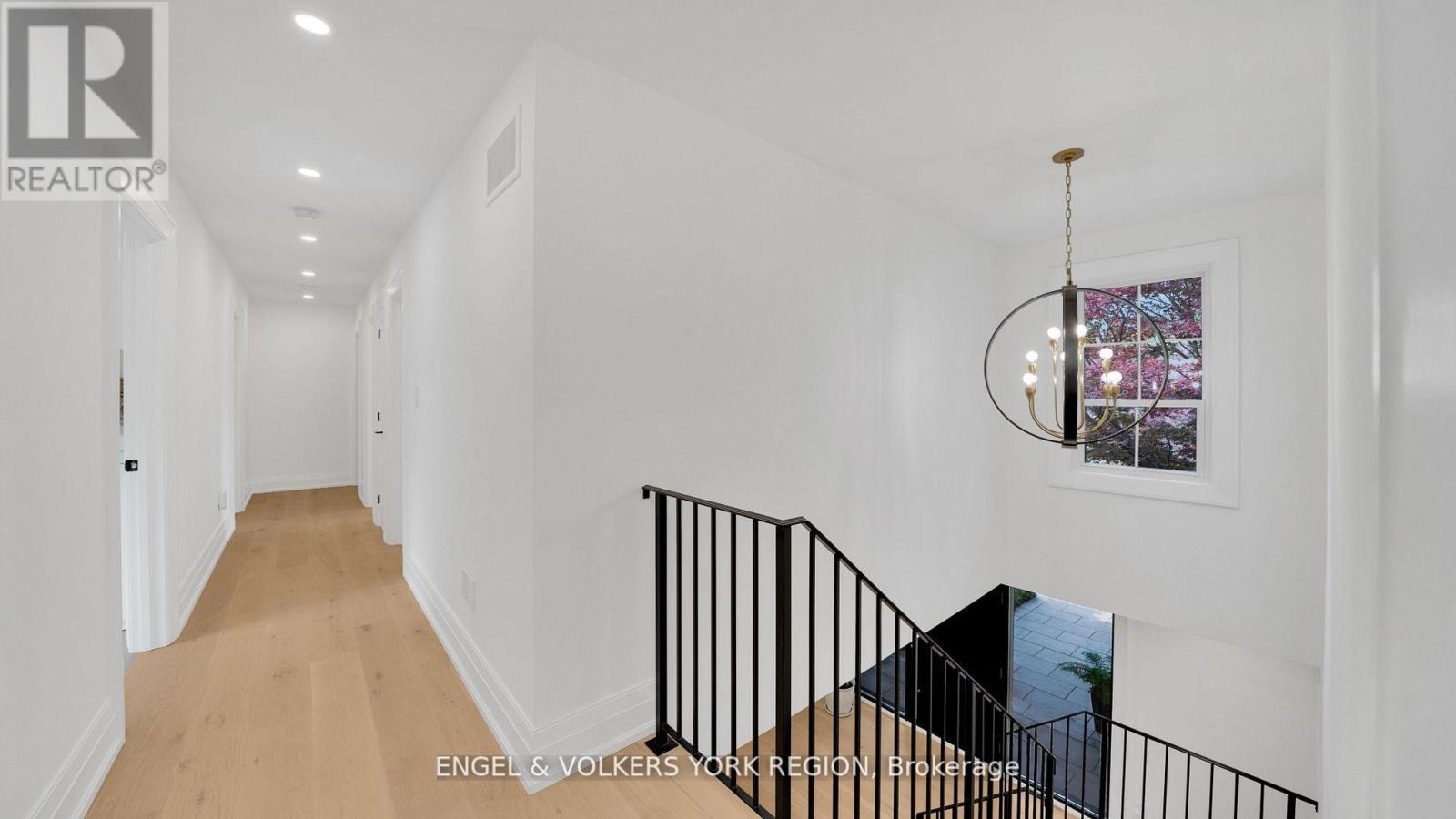 15 Silvergrove Road, Toronto, Ontario  M5L 2N5 - Photo 21 - C12546776