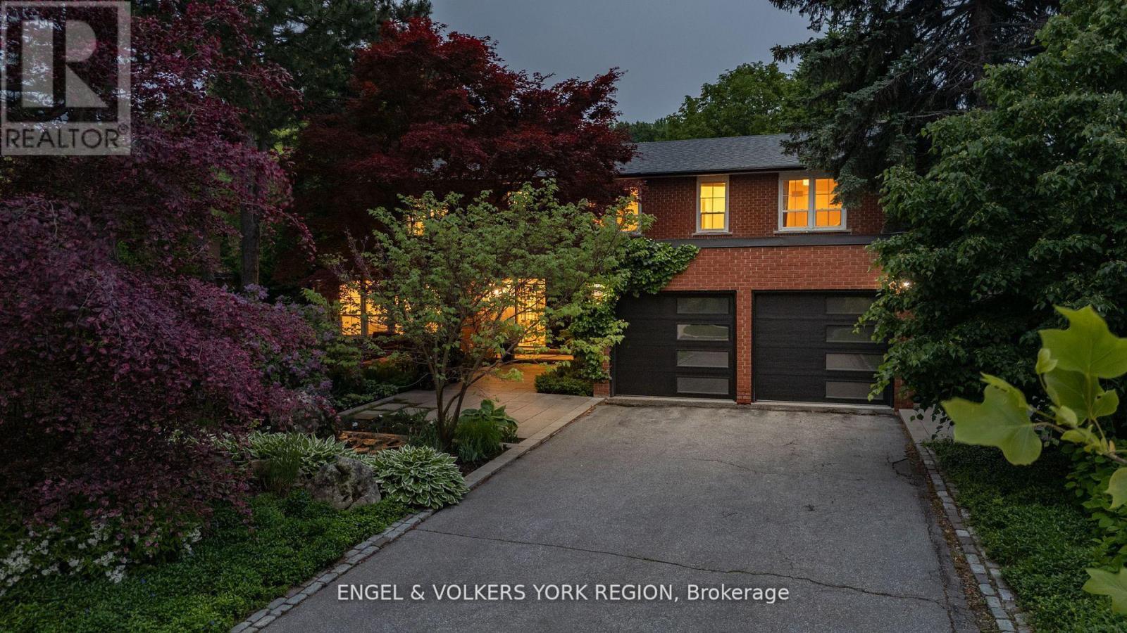 15 Silvergrove Road, Toronto, Ontario  M5L 2N5 - Photo 3 - C12546776