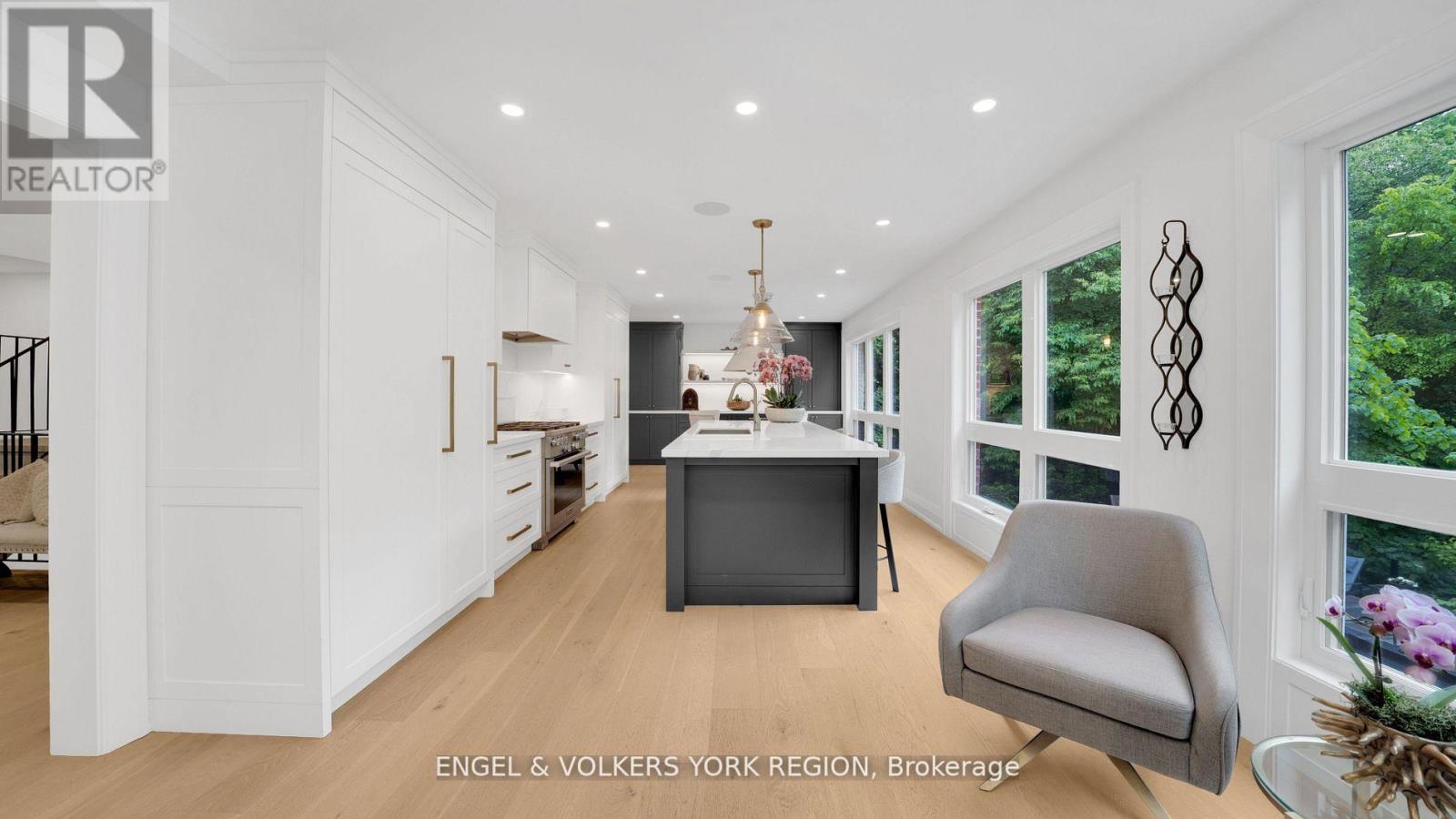 15 Silvergrove Road, Toronto, Ontario  M5L 2N5 - Photo 6 - C12546776