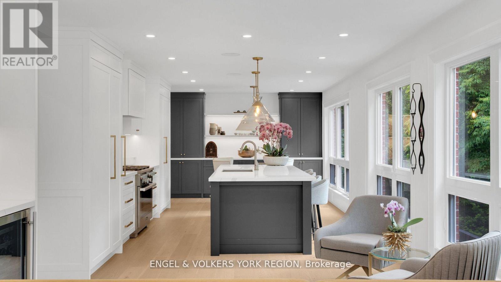 15 Silvergrove Road, Toronto, Ontario  M5L 2N5 - Photo 7 - C12546776