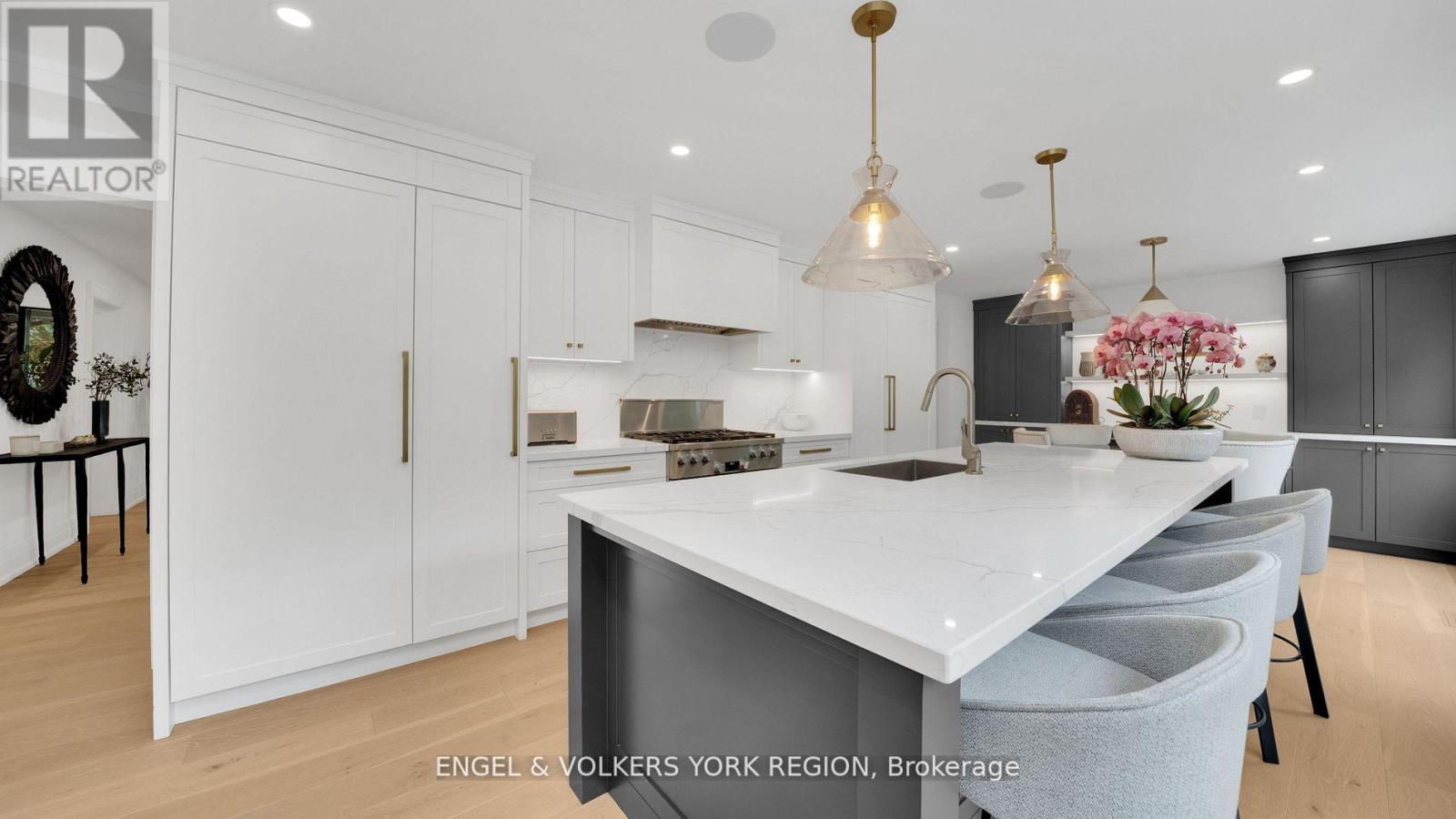 15 Silvergrove Road, Toronto, Ontario  M5L 2N5 - Photo 8 - C12546776