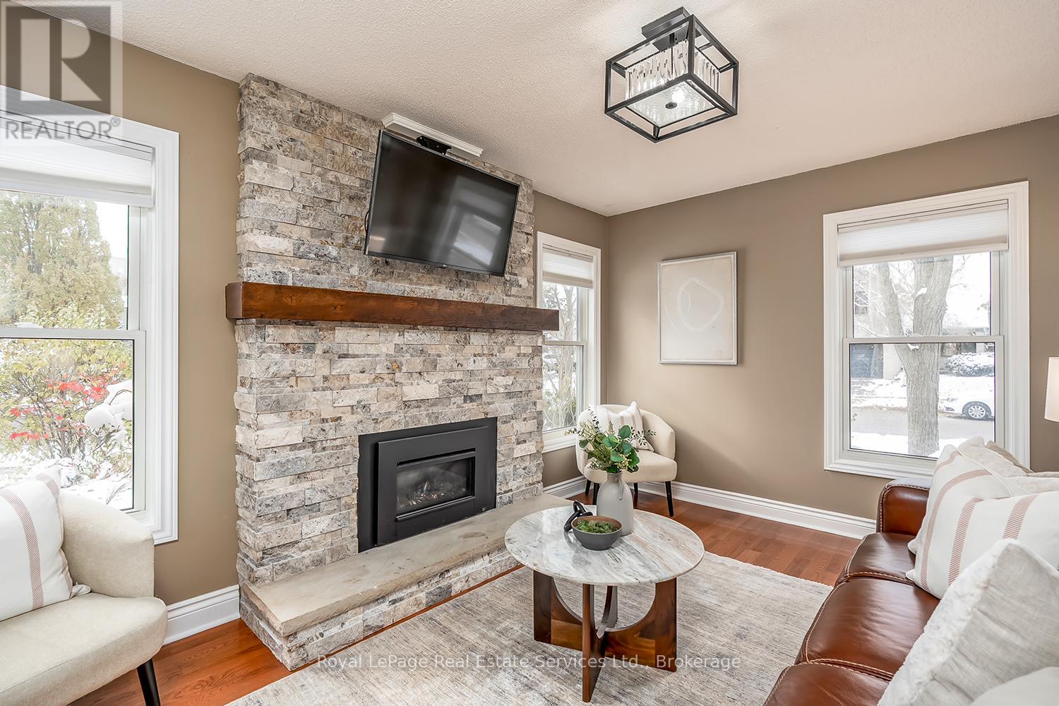 1544 Greenbriar Drive, Oakville, Ontario  L6M 1Y5 - Photo 17 - W12533520