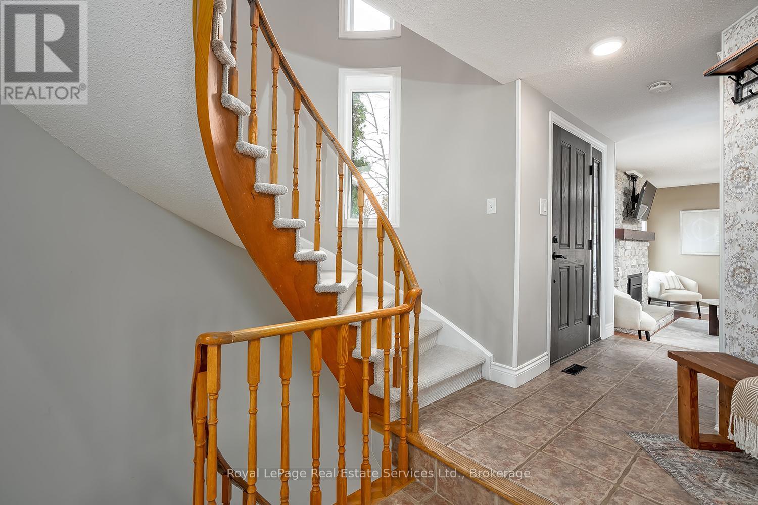 1544 Greenbriar Drive, Oakville, Ontario  L6M 1Y5 - Photo 2 - W12533520