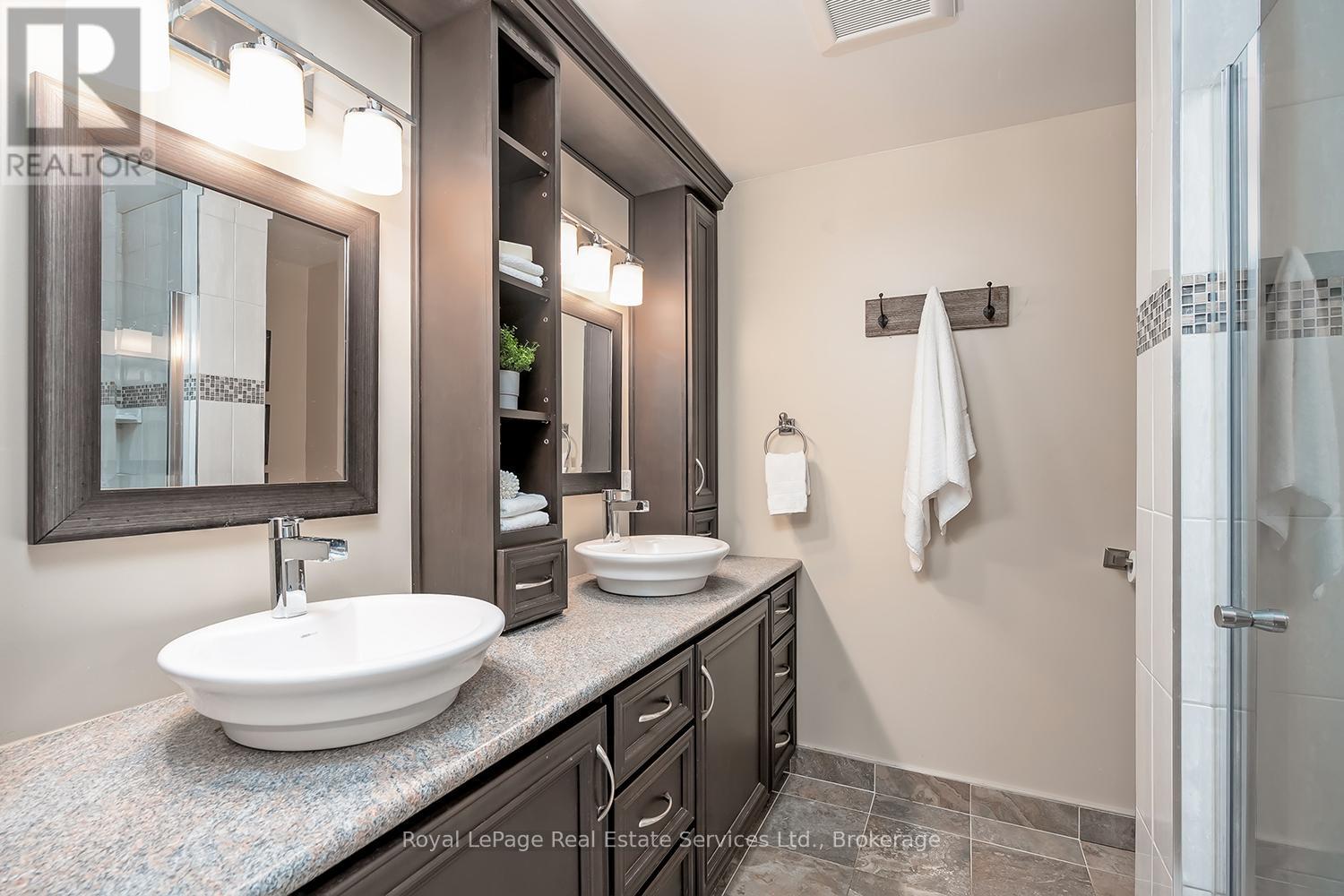 1544 Greenbriar Drive, Oakville, Ontario  L6M 1Y5 - Photo 31 - W12533520