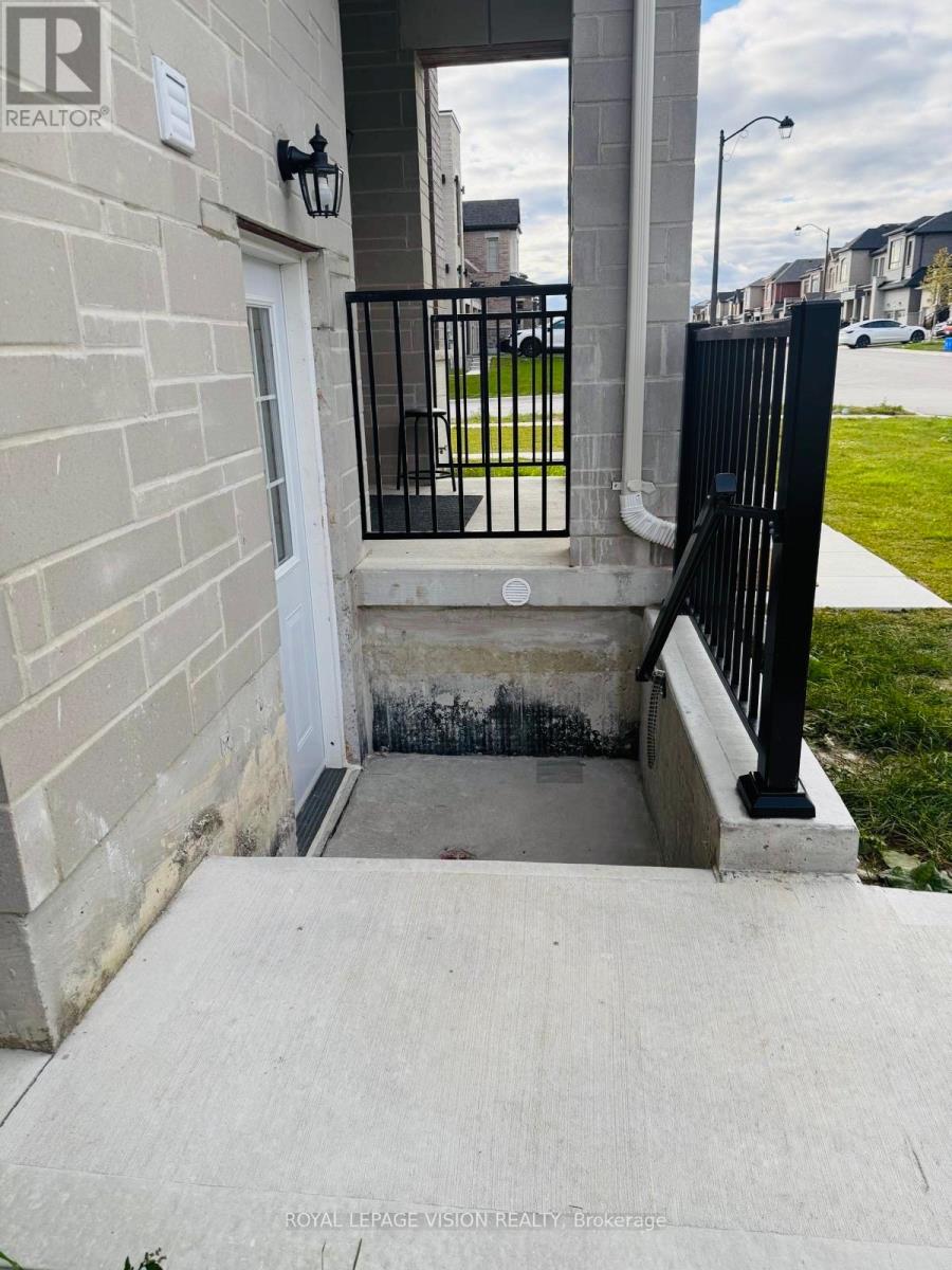 1291 Plymouth Drive, Oshawa, Ontario  L1L 0V1 - Photo 3 - E12546796