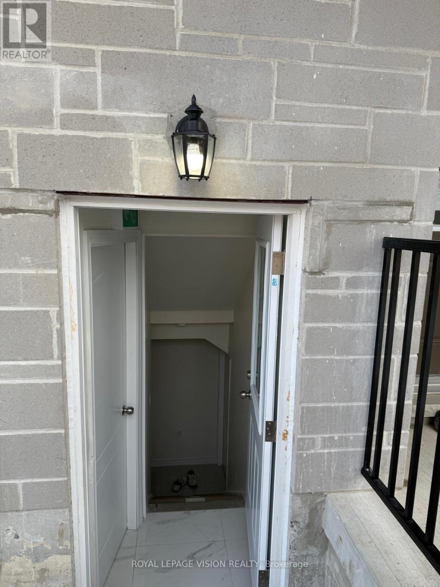 1291 Plymouth Drive, Oshawa, Ontario  L1L 0V1 - Photo 4 - E12546796