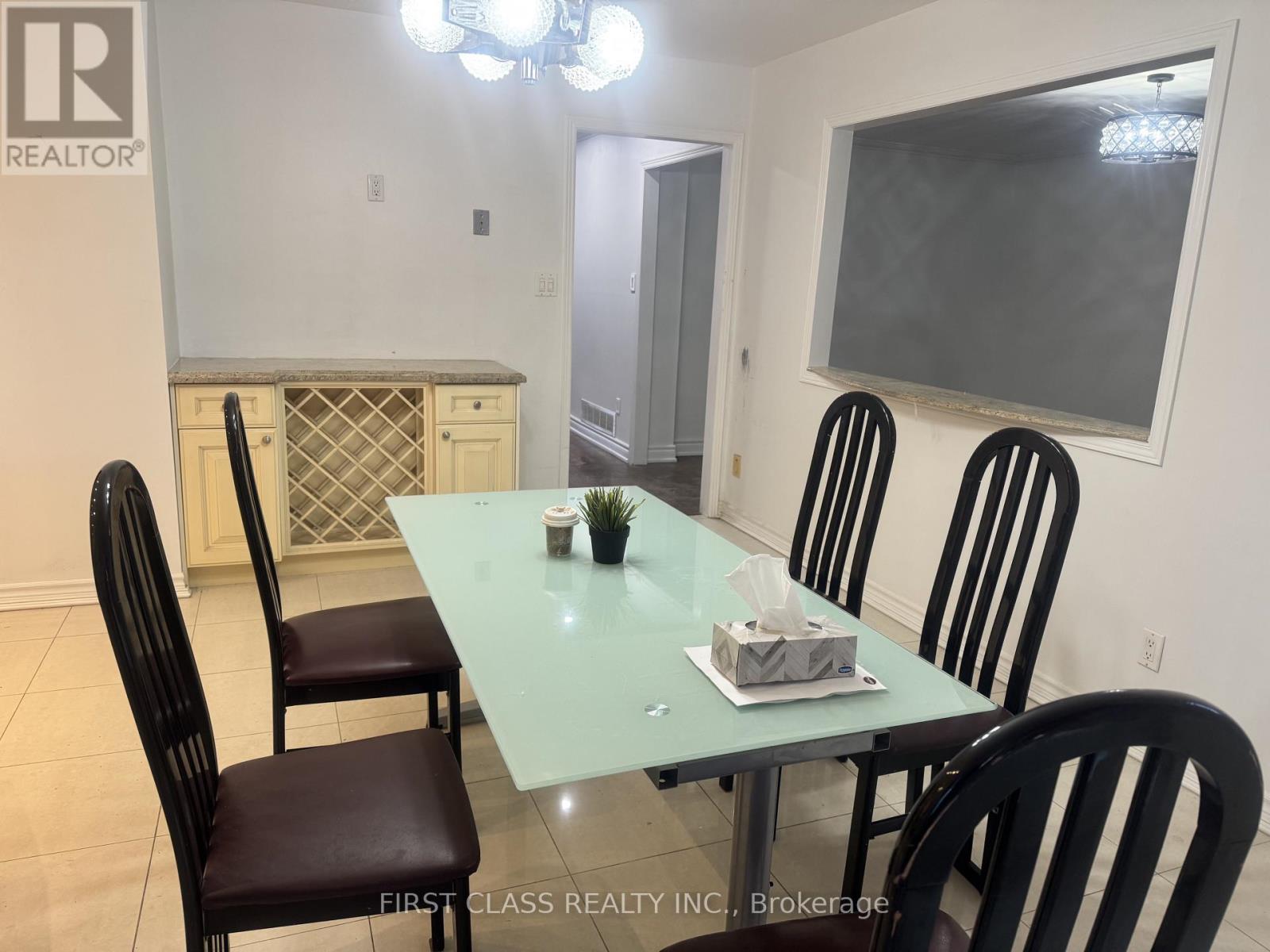 Main 11 Hazelmere Drive, Richmond Hill, Ontario  L4B 1V7 - Photo 11 - N12542008