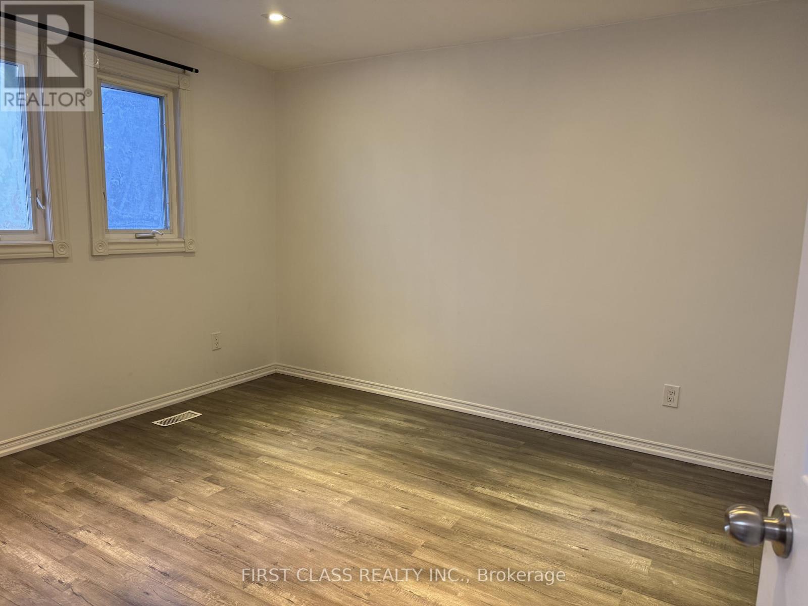 Main 11 Hazelmere Drive, Richmond Hill, Ontario  L4B 1V7 - Photo 15 - N12542008