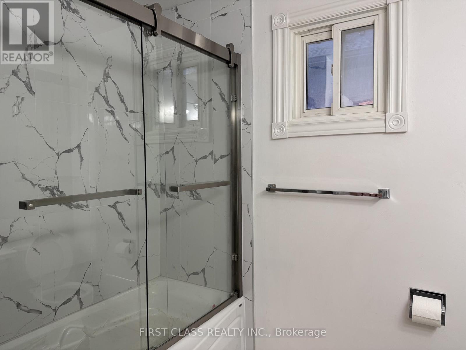 Main 11 Hazelmere Drive, Richmond Hill, Ontario  L4B 1V7 - Photo 16 - N12542008