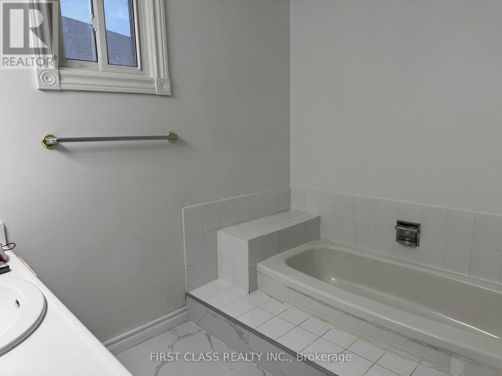 Main 11 Hazelmere Drive, Richmond Hill, Ontario  L4B 1V7 - Photo 17 - N12542008