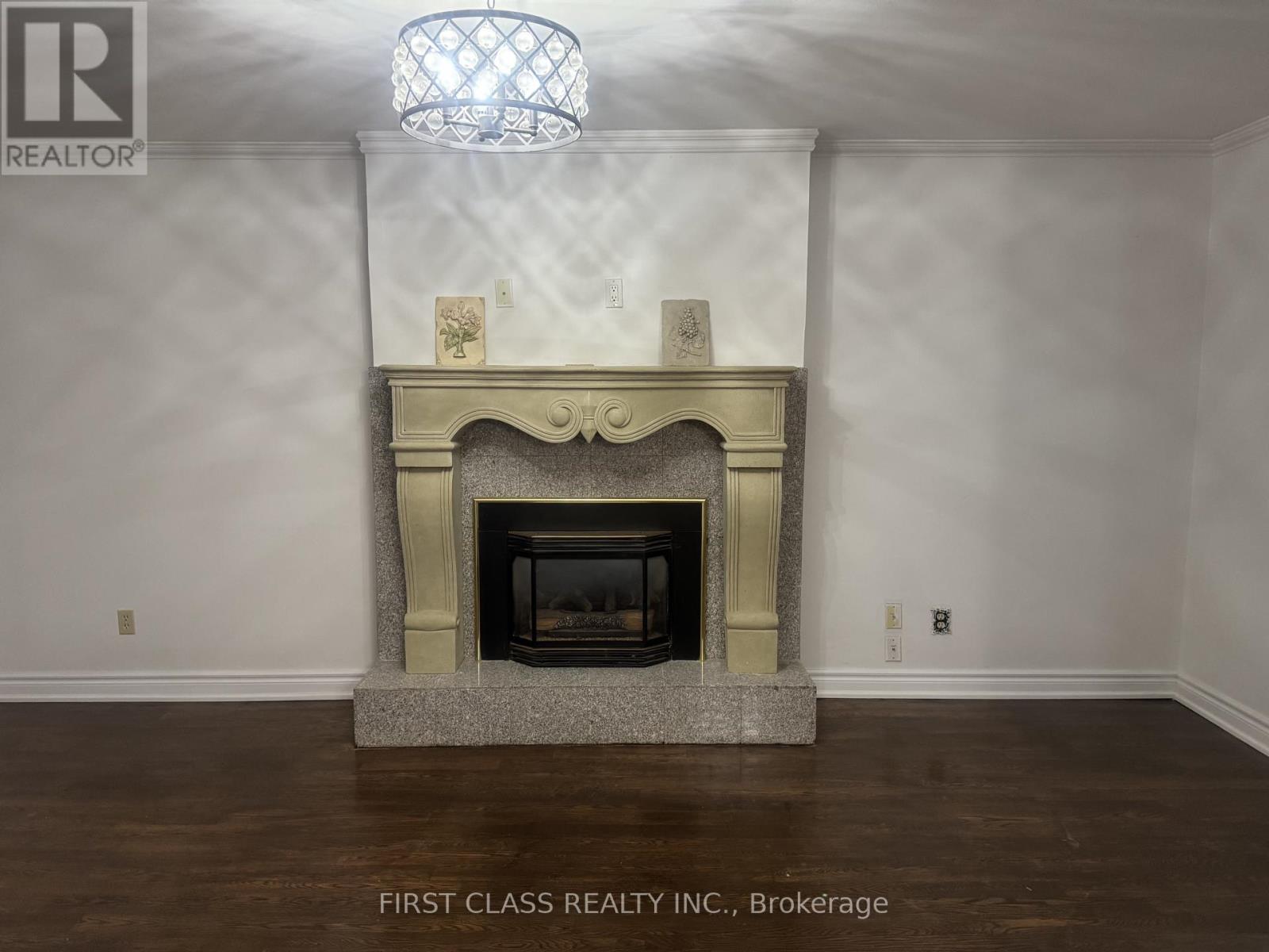 Main 11 Hazelmere Drive, Richmond Hill, Ontario  L4B 1V7 - Photo 7 - N12542008