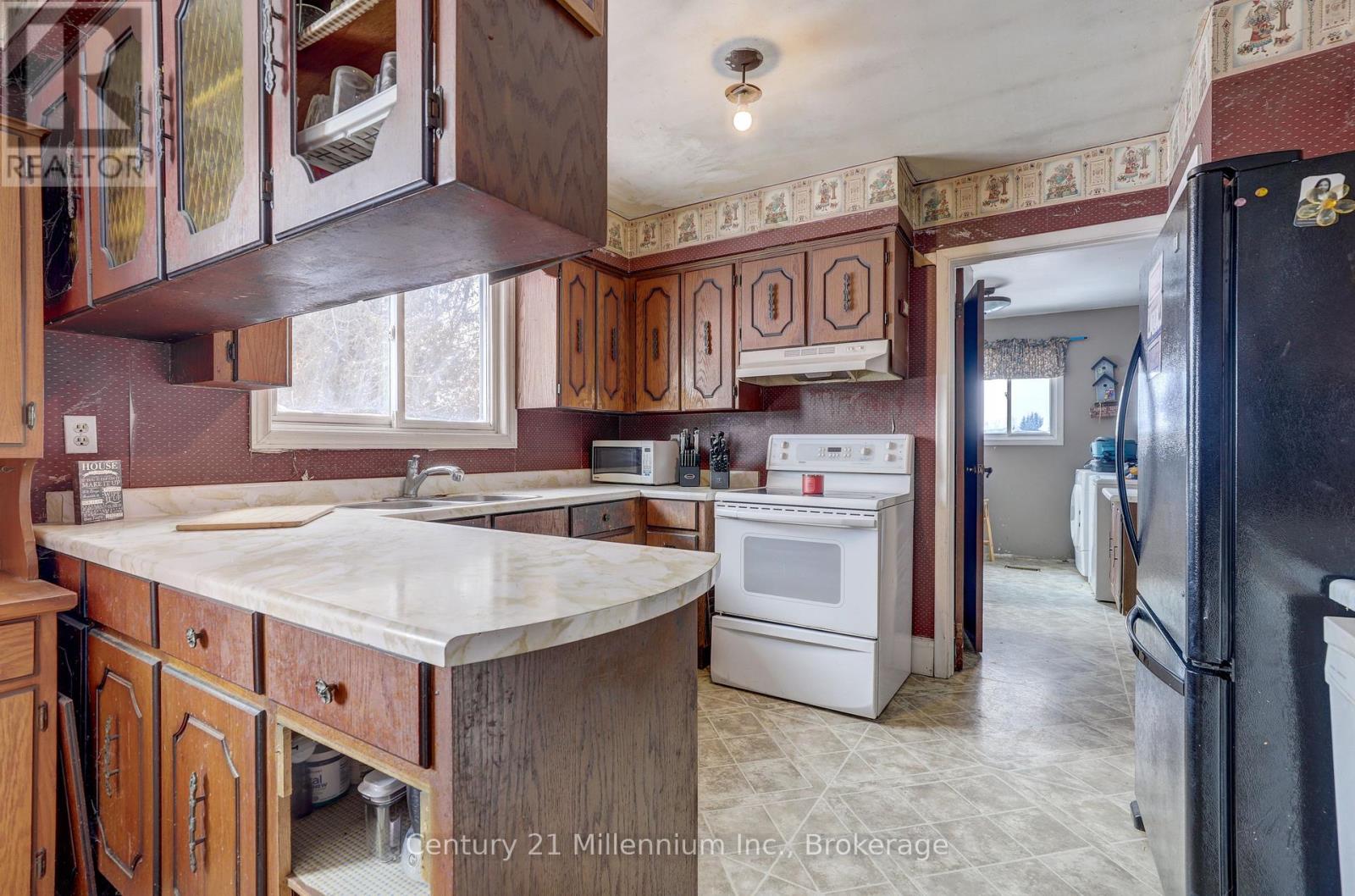 425158 Irish Lake Road, Grey Highlands, Ontario N0C 1H0 - Photo 11 - X12544534