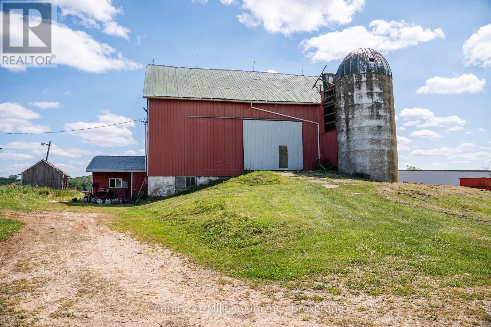 425158 Irish Lake Road, Grey Highlands, Ontario N0C 1H0 - Photo 24 - X12544534